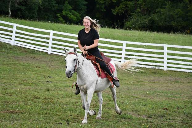 FOTO Kokoši, peseki, konji... Evo što sve skriva Enin ranč pun ljubavi: 'Oni su moji ljubimci!'