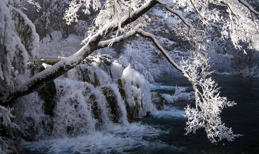 Evo 10 razloga zašto Plitvice obavezno morate posjetiti zimi