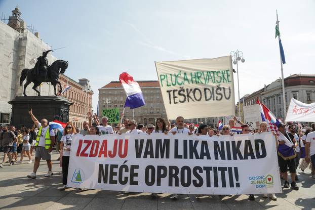 Glavni trg u Zagrebu prepun prosvjednika zbog opasnog otpada u Lici