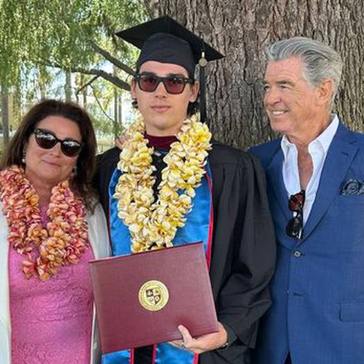 Sin glumca Piercea Brosnana je diplomirao, ponosni otac: Idi po svijetu i učini ga boljim mjestom