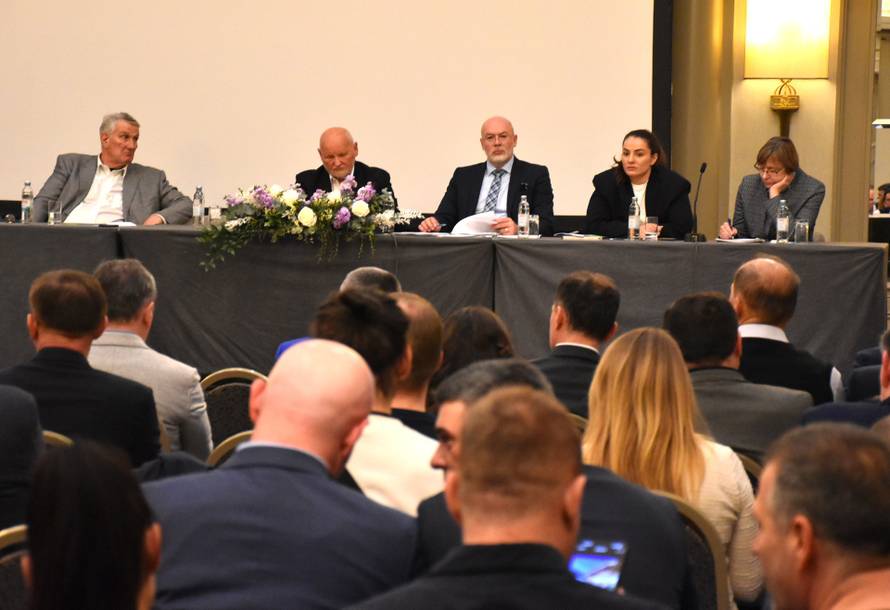 HOO je ukinuo financiranje ronilačkom savezu, četvero Ukrajinaca dobilo državljanstvo