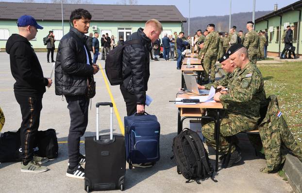 Ministar Anušić i general Kundid na prvom danu TVO-a na Slunju