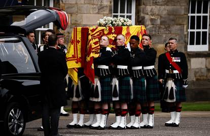 Kraljičin lijes stigao u Edinburgh