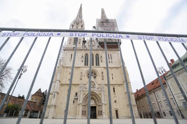 Zagreb: Oko katedrale postavljena zaštitna ograda