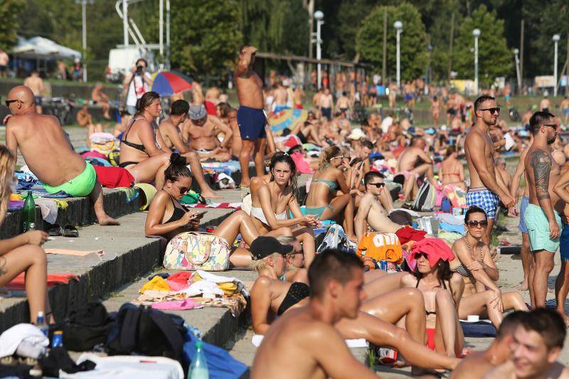 Ma koje Zrće: 'Copacabana' u Osijeku krcata je seksepilom