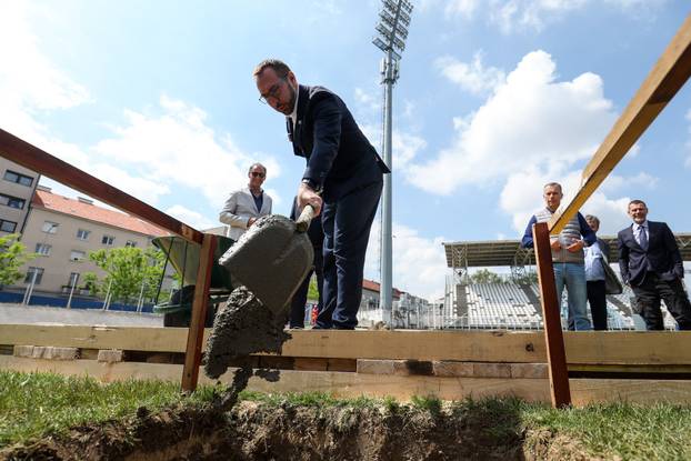 Polaganjem kamena temeljca obilježen početak radova na rekonstrukciji nogometnog stadiona Zagreb