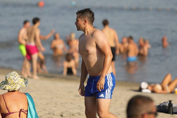 Osječani pronašli rashlađenje u Dravi