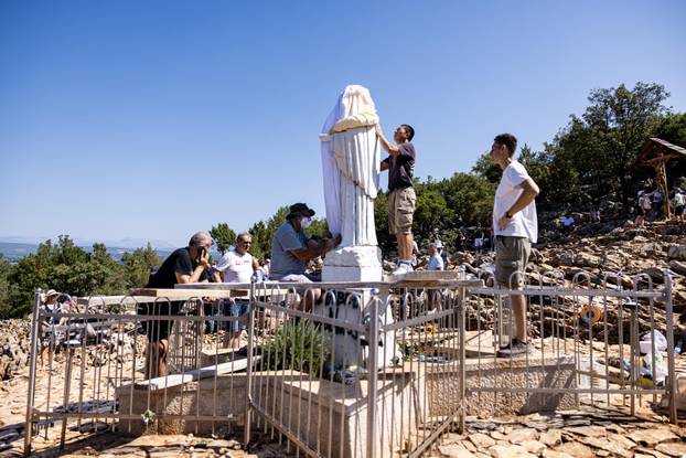 Međugorje: Oskvrnut Gospin kip na brdu ukazanja