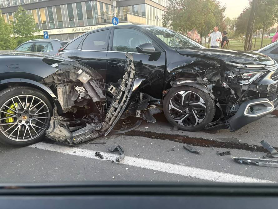KRŠ I LOM Težak sudar kod Bundeka. Auti su razbijeni!