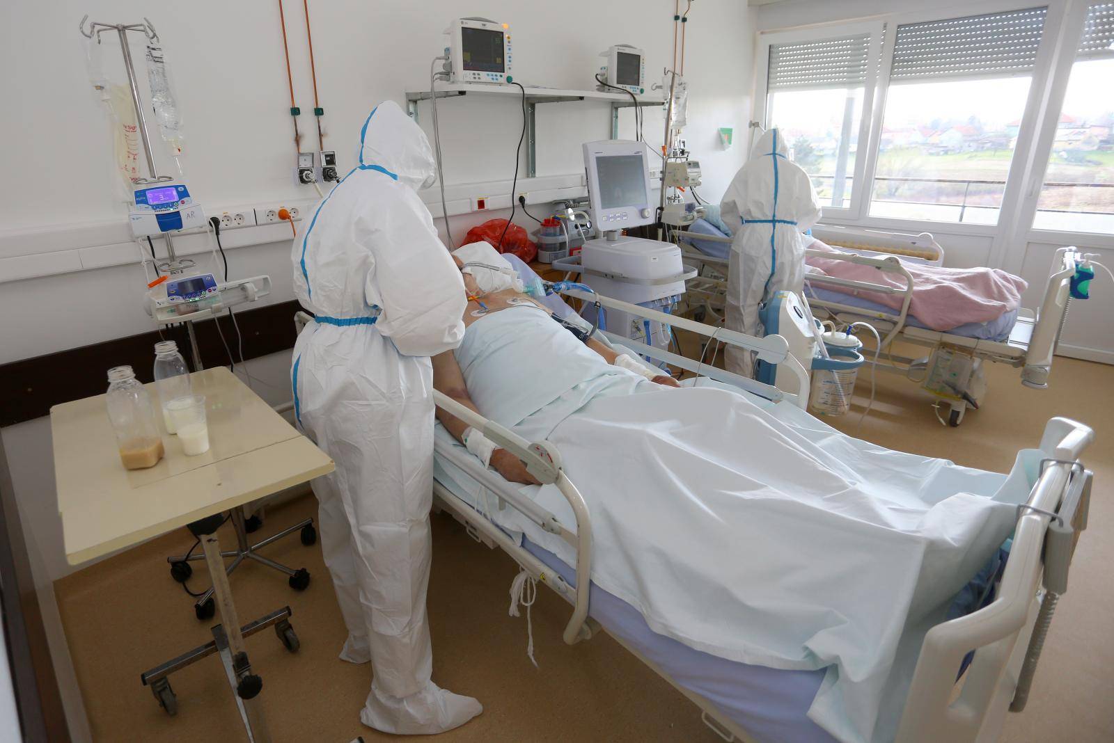 Kapaciteti covid odjela karlovačke bolnice popunjeni, na respir