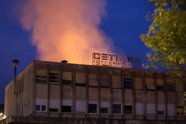 Trilj: Veliki požar na prostoru bivše tvornice Cetinka