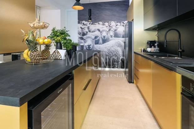 Opa! Vila na Pagu opremljena je tako da ni ne morate na plažu