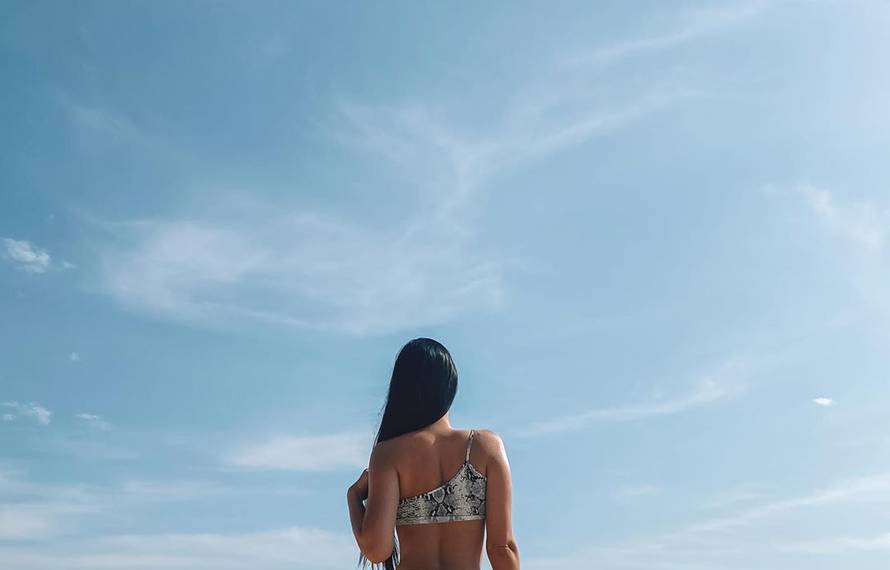 Knoll poput J.Lo: Bujne obline pokazala vrteći se oko šipke...