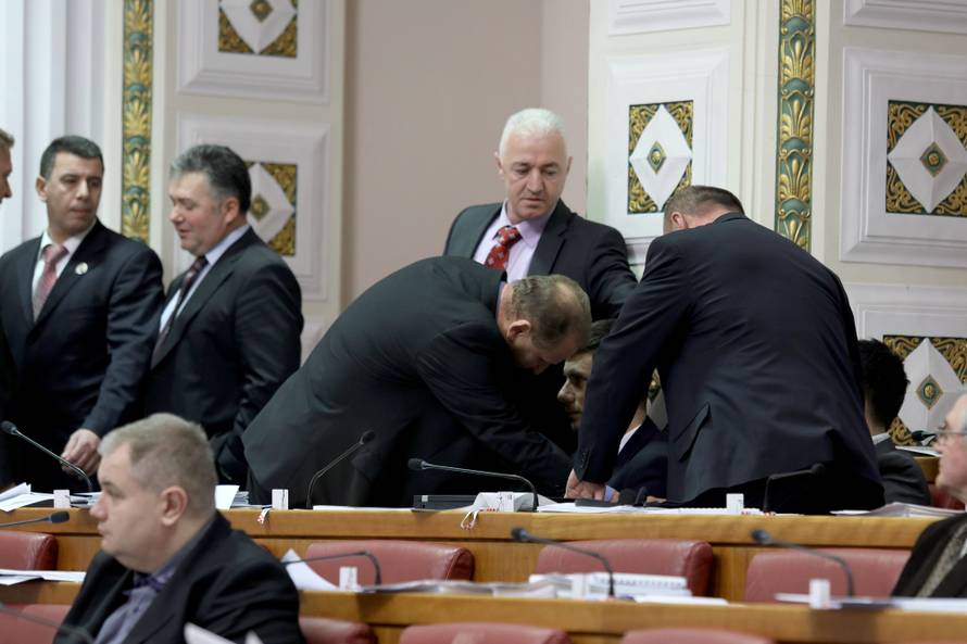 Culej  opsovao i  napao Pernara: 'Balavac jedan, sram te bilo!'