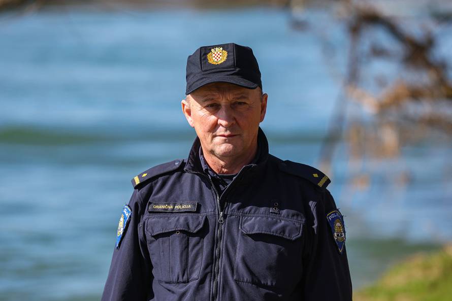 24sata Hrvatska Kostajnica: Policajci koji su prvi pronašli migrante koji su spašeni iz rijeke Une