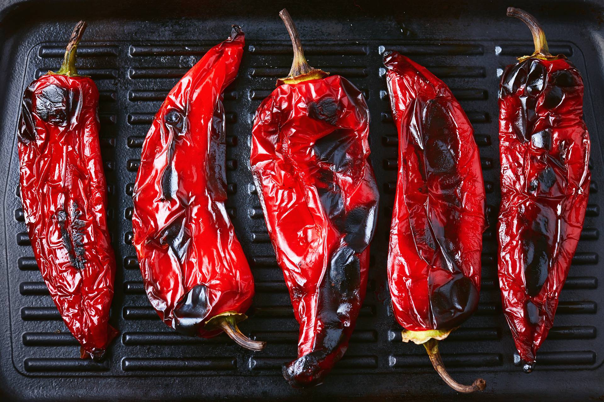 Super trik kako oguliti pečene paprike - kožica spada jako brzo