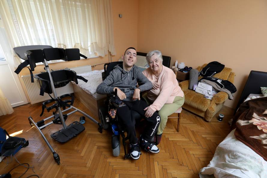 Krapinske Toplice: Jela Zucalo s unukom Ivanom