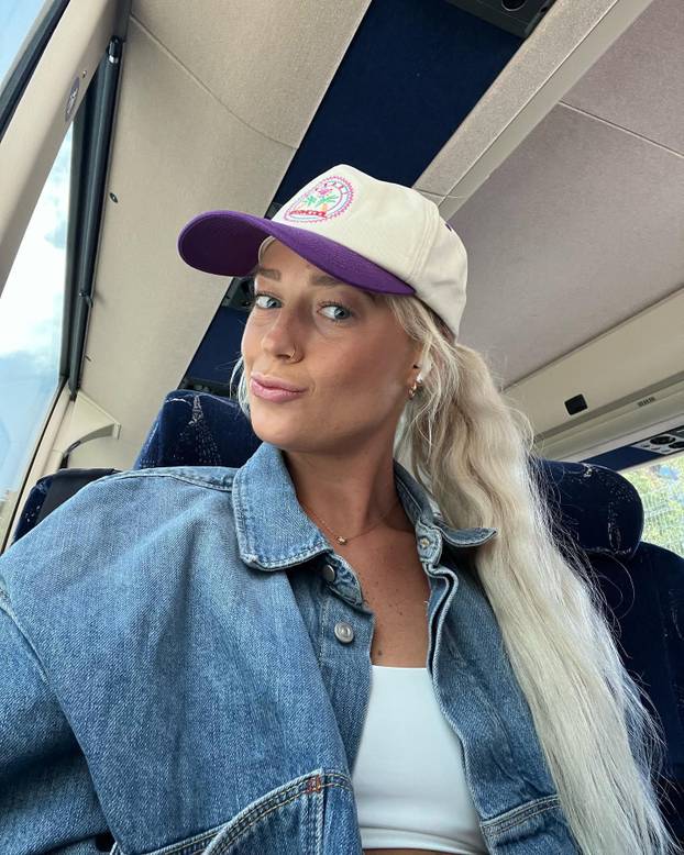 FOTO Ona je 'žena s farme', a jednim potezom osigurala si je milijune. E da, fotić ju obožava