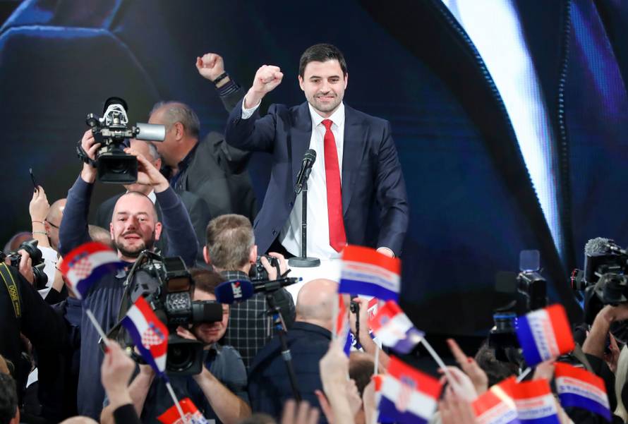Zagreb: Govor Davora Bernardića u izbornom stožeru Zorana Milanovića