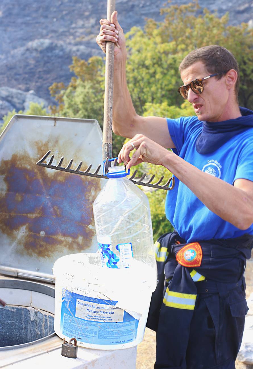 Vatrogasci spasili crkvu tako što su provalili u njen bunar: Ja san odma reka da je to sveta voda