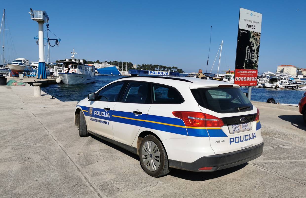 Na društvenoj mreži kritizirao je policiju pa su mu našli oružje i drogu: Prijavljen je i pritvoren