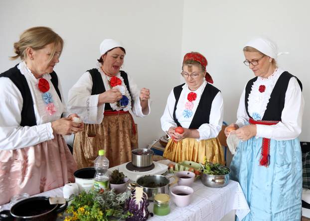 Bojanje Uskršnjih jaja na način kako su to radili naši stari
