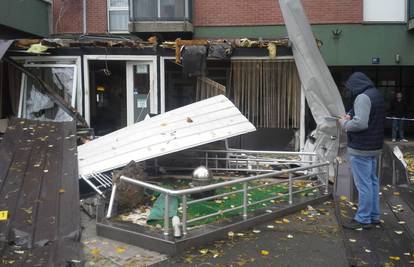 Vlasnik u šoku: Susjed mu je bagerom uništio terasu kafića 
