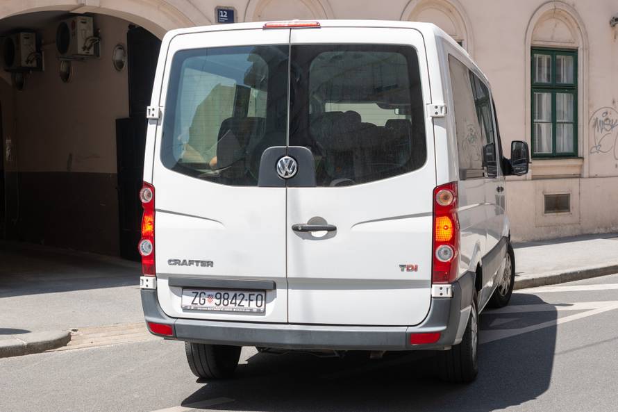 Zagreb: Dovođenje na sud osumnjičenih u korupcijskoj aferi na KBC Rebro