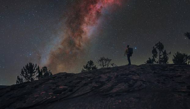 FOTO Jezive prognoze tipa koji tvrdi da je vremenski putnik: 'Što god činili, ne gledajte u to'
