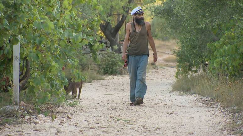 Farmeri se bune protiv gazde: 'Samo šeta sa svinjom i nadzire'