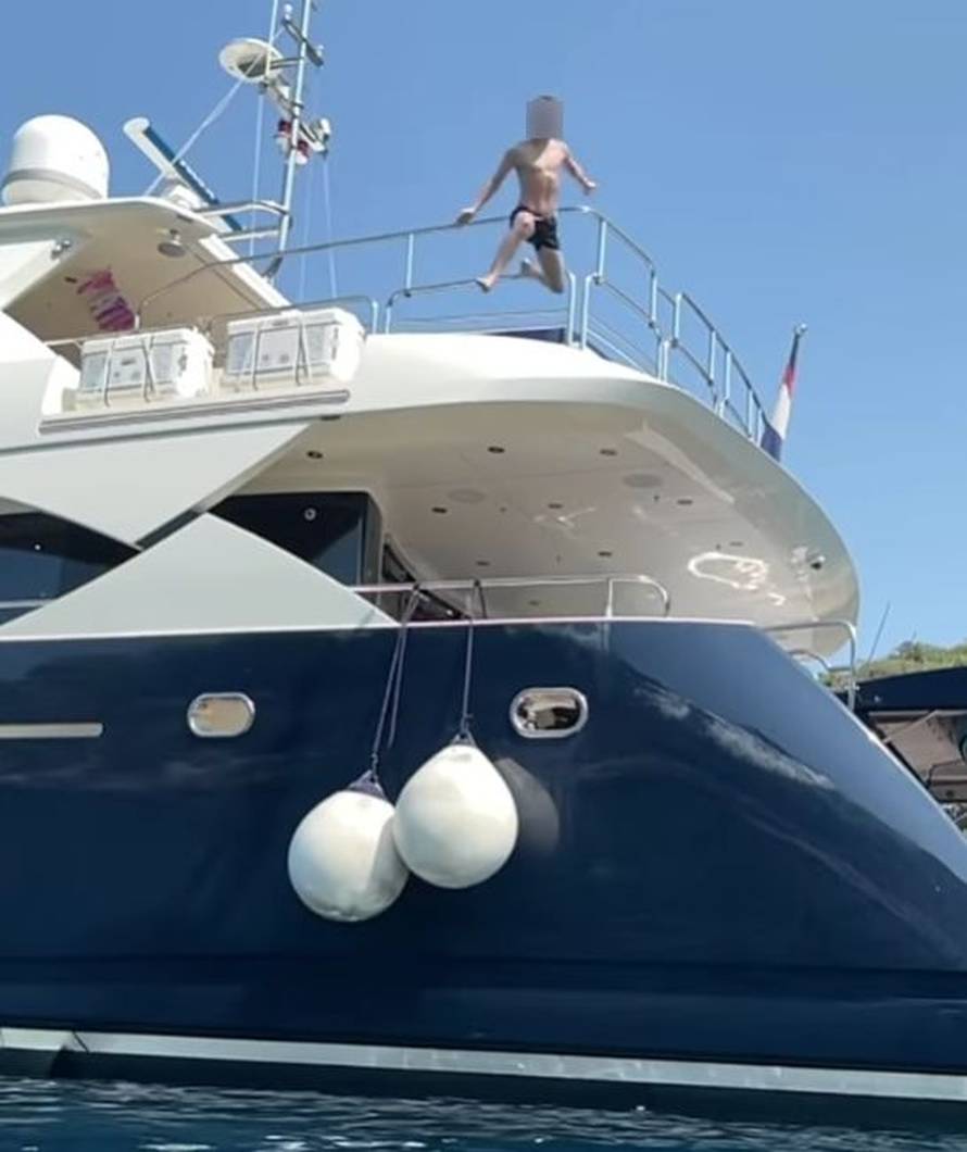 Glumio je u 'Kako sam upoznao vašu majku': Barney stigao u Hrvatsku s mužem i djecom