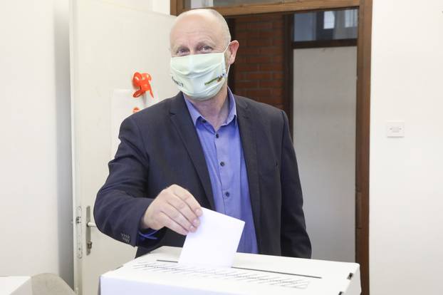 Klanjec: Zlatko Brlek i Željko Kolar glasali na unutarstranačkim izborima za predsjednika SDP-a