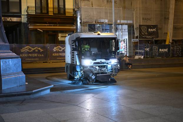 Zagreb: Čišćenje trga nakon gledanja utakmice 