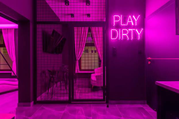 FOTO BDSM stan u Poljskoj je za ljubitelje grube akcije pravi raj!