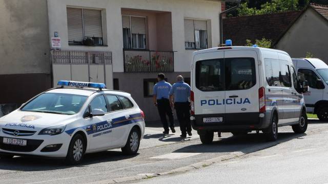 Policija lovi bjegunca: Iskočio im iz auta i otrčao prema brdu