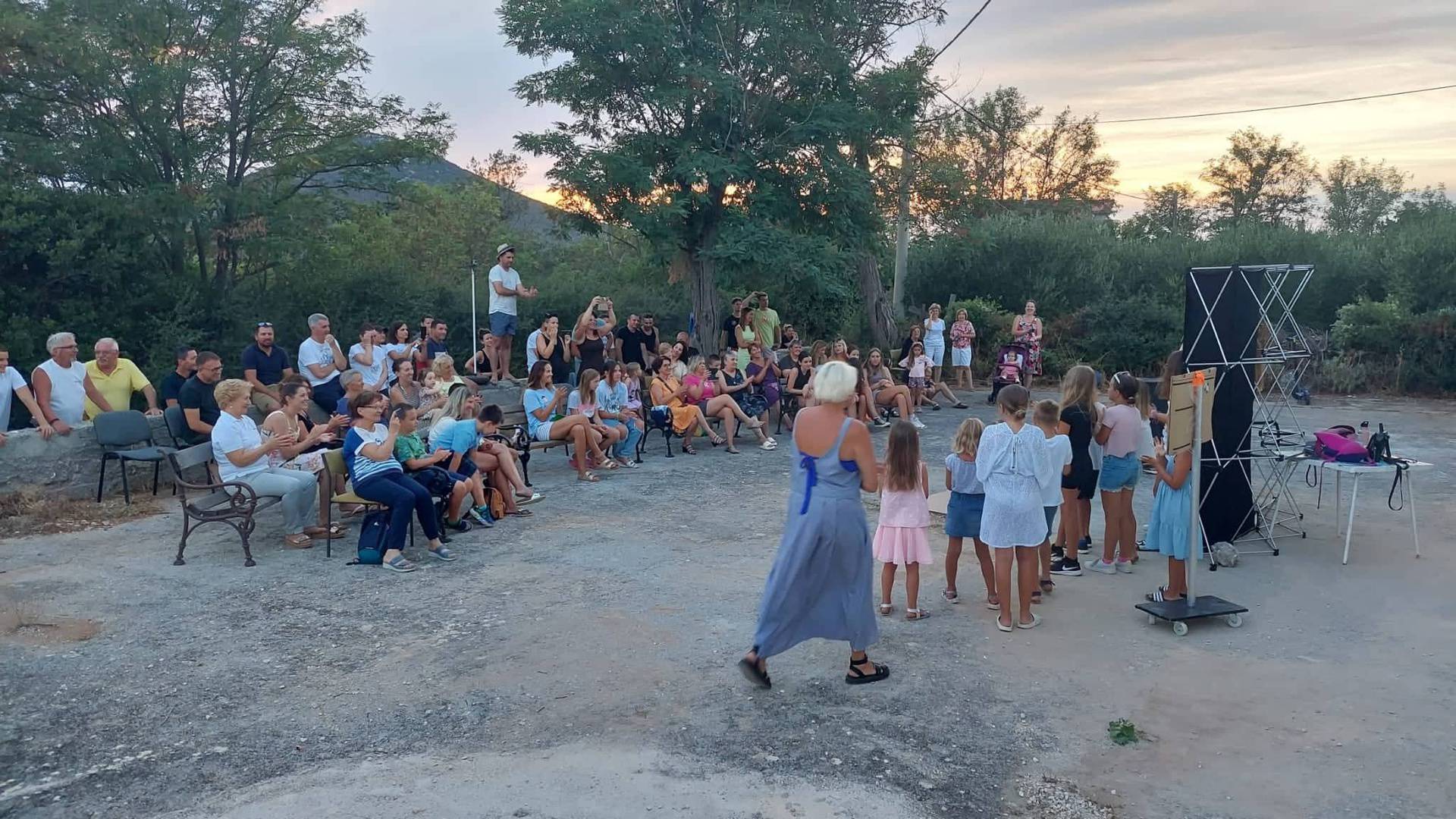 Čudo na otoku: Mala udruga u napuštenoj školi pokreće velike ekološke i edukativne akcije