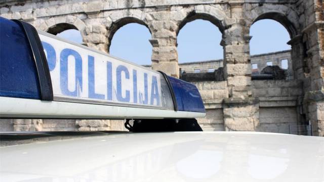 Policija privela muškarca (33) koji je gurnuo ženu s tvrđave u Puli. Pala je i teško se ozlijedila