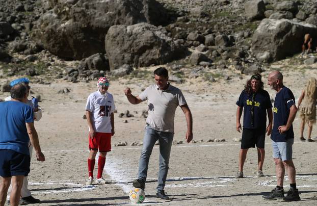 ARHIVA: Utakmica na dnu isušenog Modrog jezera koje danas doseže rekordan vodostaj