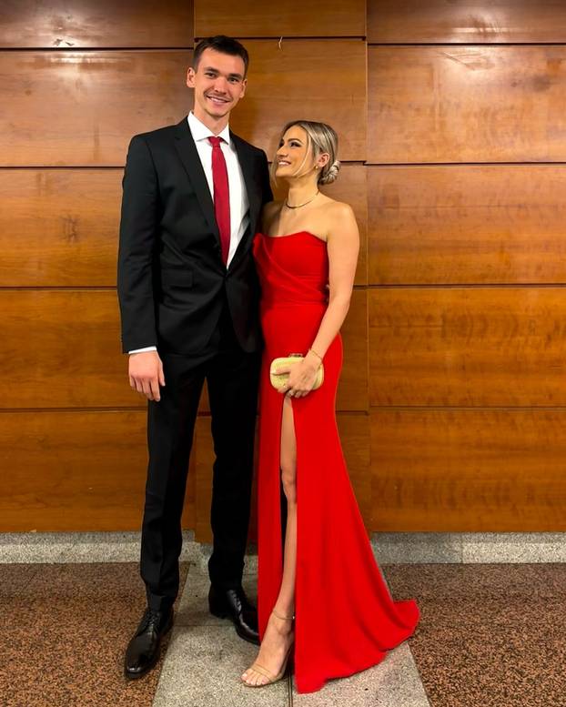 FOTO Vatrene Čehinje: Najbolji igrač ljubi brinetu, a golmana ekipe bodri atraktivna plavuša