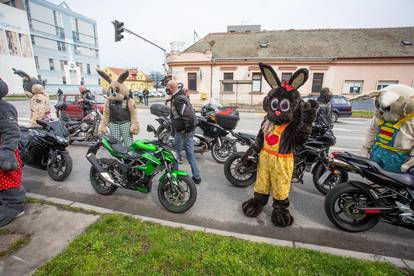 Bajkeri meka srca iz Osijeka tradicionalno darivali djecu