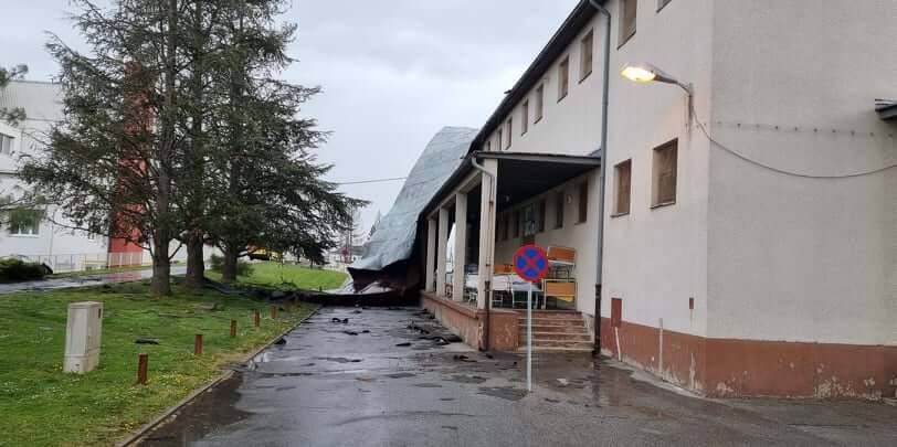 VIDEO Oluja u Požegi: Jak vjetar odnio krov u blizini bolnice