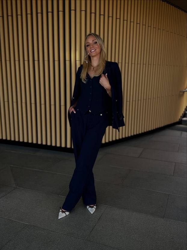 FOTO Napravila gaf uživo koji je obišao Europu. Atraktivna TV voditeljica ljubi Kovačeva šefa