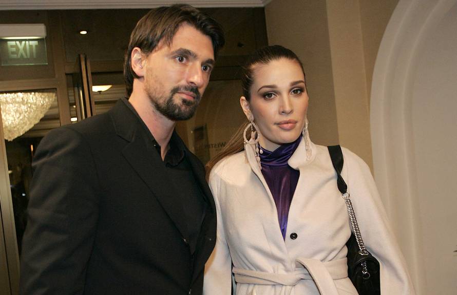 ARHIVA -  Zagreb: Dobrotvorna aukcija fotografija Jadrana Lazića