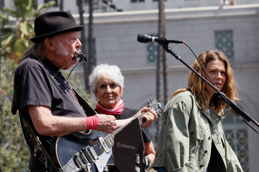 U.S. Sen. Sanders and U.S. Rep. Ocasio-Cortez hold a rally in Los Angeles