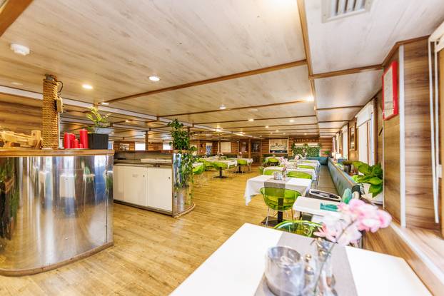 FOTO Zavirite u prvi brod-hotel u Hrvatskoj: Noćenje na ovom brodu u Rijeci ima posebnu čar