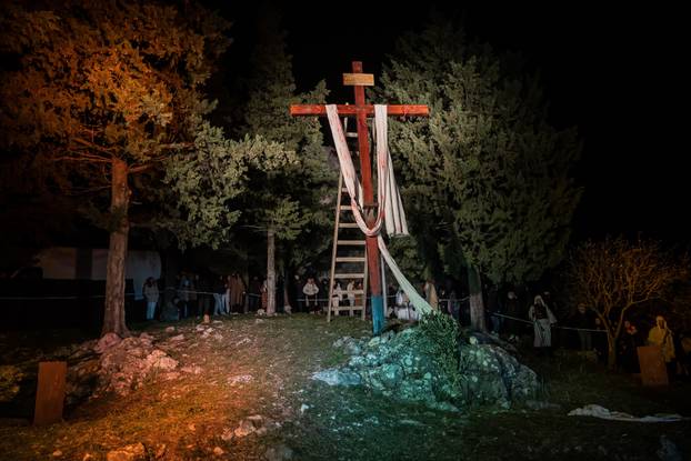 U Imotskom na Cvjetnicu uprizorena „Imotska Muka“, scenski prikaz Muke Gospodina našega Isusa Krista 