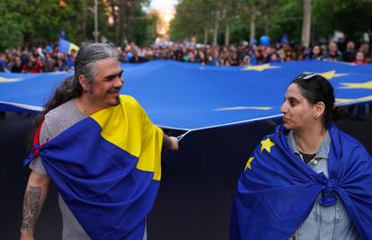 Veliki prosvjed u Bukureštu! Ljudi traže europski smjer Rumunjske: 'Postajemo Rusija'