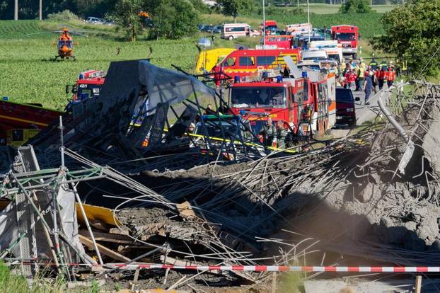 Scaffolding collapse under highway bridge