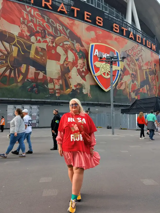 FOTO Fotkala se uz Arsenalovu zvijezdu, 'pobrkali' su je za njegovu djevojku: 'Odvratni ste'