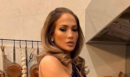 Jennifer Lopez se nakon razvoda primila kuhače: U 'osvetničkoj' haljini poslala jasnu poruku...